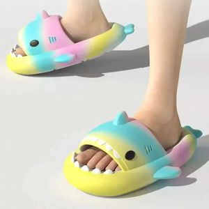 Slipper ColourColourChildRenslippersSharkFlipFlopsSoftSoleCartOonslipperwome ManバスルームサンダルEVAノンスリップチルドレンシューズサンダルフリップフロップY2405143H62