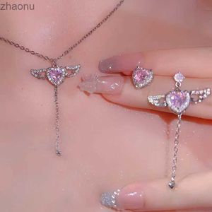 Kolczyki Naszyjnik 2024 Nowy różowy kryształowe skrzydła anioła w kształcie serca Naszyjnik Zestaw dla kobiet minimalistyczny Naszyjnik