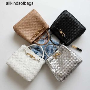 حقائب اليد Bottegvenets Andiamos Design Massion New Metal Knot Leather Bage Bag One Counder Handheld High Price Frj