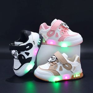 Barns avslappnade sneakers mjuka ensampojkar sportskor mode tecknad panda bebisar flickor led lätta skor 240514