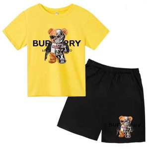 Kläderuppsättningar Childrens Machine Bear Printed Boys/Girls T-Shirt Kindergarten Top+Shorts 2P 3-13Y Birthday Present Casual Fashion Sunshine Set D240514
