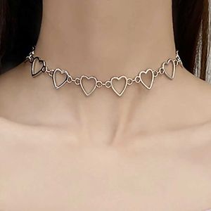 Chokers Hollow Korean Sweet and Cute Love Statement Heart Chain Necklace Jewelry Necklace Girlfriend Gift Role Play d240514