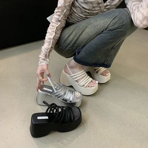 Серебряные клиновые сандалии женская платформа обувь черные пояс высокие каблуки Гладиатор Шанки -каблуки Летние клинья Zapatos de Mujer 240429