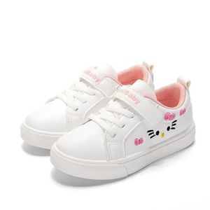 أحذية Girls Fashion Small White Shoe Summer Light-Up Lace-Up Cute Cat Pattern Skatboarding Sports Shoes أحذية أطفال غير رسمية 240511