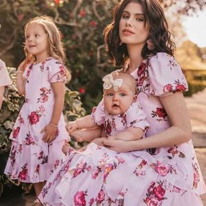 Abiti abbinati in famiglia Look Family Mom and Daughter Dresses Summer Mother Girls Short Short Long Dress Party Wedding Wedding Custom Abiti T240513