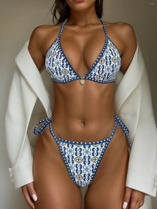 Moda de banho feminina Sexy Blue Ethnic Print Bikini Conjunto 2024 Women Halter Push Up Bra Tie Side Triângulo Triângulo Simias de maiô Beach Arão de banho Bandagem