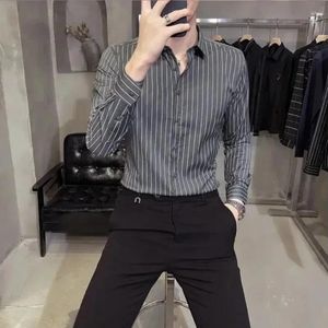 2024 Neue Herren-Freihirt-Shirts Frühling Autumn Turndown Kragenknopf gestreiftes Solid Long Sleeve Cardigan Shirt Fashion Formal Office Dame Tops