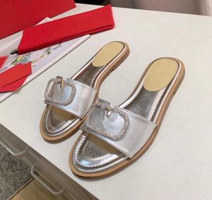 2021 Real Leather Gold Silver Slides Sandals de salto plano Teramals Flipers Sapatos de moda Sapatos de moda Tamanho 35 a 41 TRADINGBE7113022