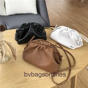 Botteg Venet High End Designer أكياس حمل للسيدات Calfskin Love Leather Leac Bag Mini Messenger Bag مع شعار ومربع أصلي حقيقي