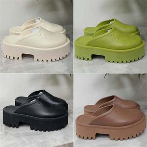 Slippista per le pantofole da donna Designer maschere da uomo pantofole donne ventilate di gomma di lusso adatte a vari luoghi pieni di sandali di lusso della personalità