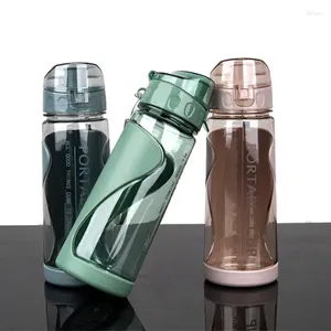 Vattenflaskor 570 ml Portabel flaska med repplastkoppar Drop-resistent fitness utomhussport sommardryckware