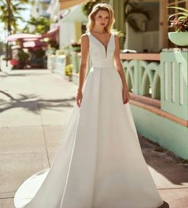 Vintage Long Pleated Satin Wedding Dresses with Pockets A-Line Ivory V-Neck Sleeveless Pleated Lace Up Back Vestido de novia Bridal Gowns for Women