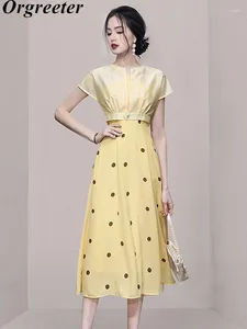 Sukienki robocze sukienka Temperament Dwuczęściowy zestaw dla kobiet żółte topy uprawy polka kropka nadruk bez ramiączki paski żeńskie 2 stroje