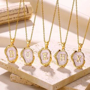 Pendanthalsband Rostfritt stål 26 English Letter Drop Oil Stereo Mens Clip Chain With Retro Style Design Sense Halsband J240513