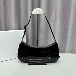 Tasarımcı Le Chouchou Beled Omuz Çantaları Patent Deri Le Bisou Ceinture Baget Çantalar Ayarlanabilir tokalı kemer kayış çanta Gümüş Donanım Mektubu Nakış