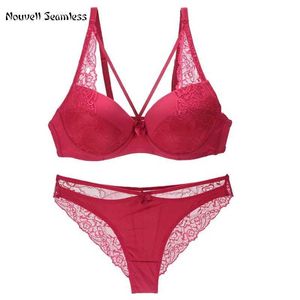 BRAS SETS NOUVELLE SEAMLESS Brand Sexy Bras Set BCDE Cup Lace Bow Underwear For Womens Push Up Large Size Plunge Lingerie Y240513