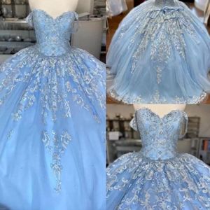 2022 Baby Blue Lace Tulle Sweet 16 Dresses Off the Shoulder Floral Applique Tulle pärlor Corset Back Vestidos de Quinceanera bollklänningar 2583