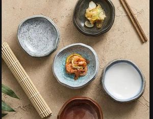Tallrikar med hög fot keramik middagsplatta dessert sås maträtt snacks bricka frukt skål sallad sashimi skiv soppa sushi
