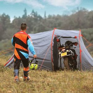 Namioty i schroniska 1 -osobowa namiot kemping motocykl Wodoodporny wiatroodporny silny wycieczka na świeżym powietrzu Szybkie dostawa Q240511
