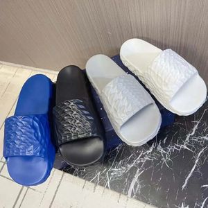 Designer Slippers Men Sandals Platform Slippers Anti Slip Trendy Brand Slippers Couples Stay Home New Thick Sole Word Slippers Elevated Cool Slippers