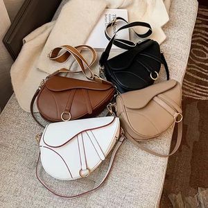 Top Designer Bag Fashion Woman Saddle Bag Luxury Shoulder Bag Hardware Buckle High Quality leather material Summer classical style