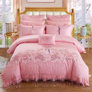 Sängkläder uppsättningar 2024 Egyption bomullsröd rosa färg Satin spetsuppsättning broderi täcken täcker sängkläder tofsar