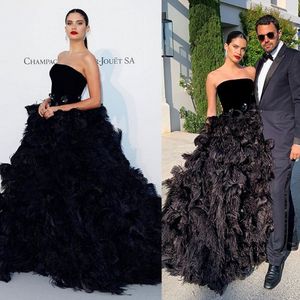 Black Feather Evening Dresses Strapless Puffy Fur Prom Gowns Long Special Occasion Dress Sweep Train vestidos de quincea era 294M
