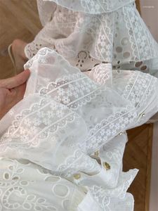 Sukienki robocze w pasujących zestawach elegancki zestaw damski 2024 Summer Flower Lace pusta haftowa biała oddychająca top A-Line Cake Spódnica