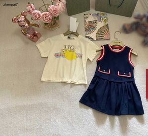 Top Princess Dress Summer Girls Tracksuits Storlek 90-140 cm logotyptryck Kids kortärmad t-shirt och ärmlös västklänning 24April