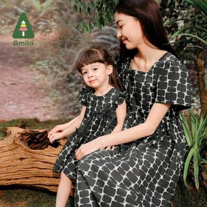 T-shirts Amila2024 Summer New Mother-Daughter Parent-Child Dress Literary Vintage Style Small Flying Sleeve Cotton Mother DressL2405
