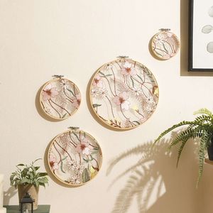 Handgefertigter Bambuskreis Blumengestrickte Dekoration mit europäischer Kunststil, einfaches Zuhause, Schlafzimmerdekoration, Wandhänge