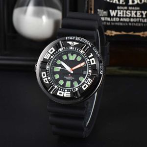 2024 New Mens Business Quartz Watch Stainless Steel Silicone Needle Buckle