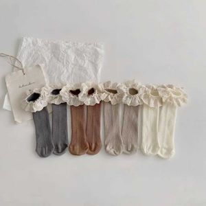 Meias infantis 4 pares/lote meninas de meninas joelhos altas meias de crianças itens de renda de algodão macia para crianças Princesa Childrens