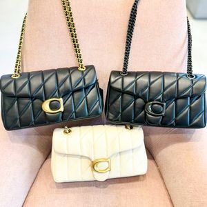 10A جودة مبطن Tabby Crossbody Bag Designer Handbag Womens Fashion Chain كتف Baguette Bag Luxury Man Tote Leather Leather في الهواء الطلق مستحضرات القابض