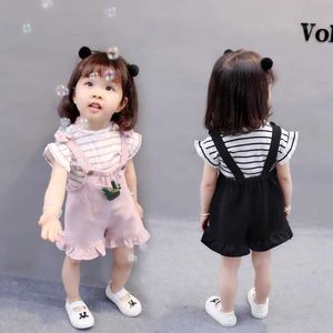 의류 세트 2pcs 귀여운 유아 아기 소녀 티셔츠+서스펜더 반바지 외출 의류 새로운 패션 베이 세트 정장 (신발 없음 가방 없음)