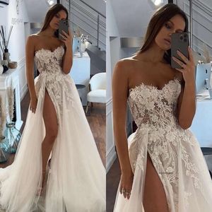 Vintage uma linha Vestidos para a noiva Apliques de coração de renda Vestido de noiva Trein Trein Slit Slit Designer Longo Vestidos de noiva 0515