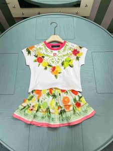 Topp Baby Tracksuits Summer Girls Dress Kids Designer Kläder Storlek 100-160 cm Orange Flower Print T-shirt och kort kjol 24May