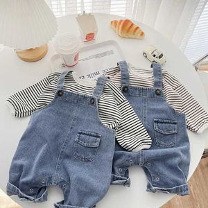 Overaller ärmlös denim jumpsuit för nyfödda och små barn söta fickbebis avslappnade jackor barn D240516