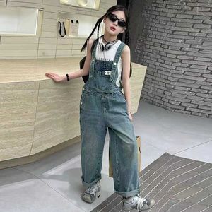 Overalls Youth Girls Jeans Spring and Autumn New Childrens denim jumpsuit Childrens denim jumpsuit Childrens denim jeans d240515