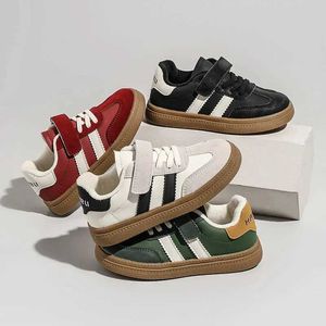 Sneakers buty do biegania dla dziewcząt chłopcy miękkie podeszwy dla dzieci Śliczne białe do swobodnego i jesienne buty sportowe na świeżym powietrzu dla dzieci w wieku od 2 do 5 D240515