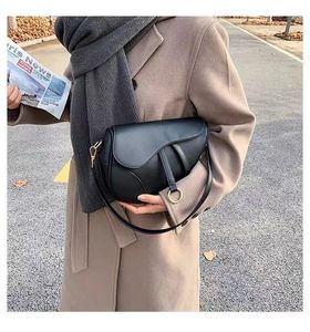 Lüks tasarımcı çanta klasik eyer çanta çanta crossbody çanta donanımı premium moda bayanlar premium deri debriyaj çanta yaz klasik stil aaa