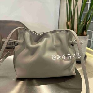 Loeiwe High End Designer Flamencos Womens Fold Tote Lucky Bag Mini DrawString Cloud Bag Crossbody Womens Bag Original 1 : 1 실제 로고 및 상자와 함께