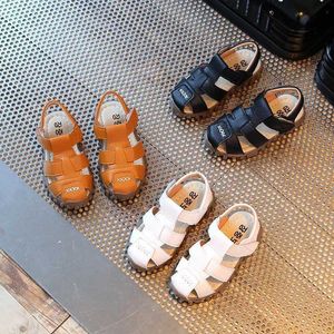 Sandały skórzane sandały dla chłopców 2019 100% miękkie skórzane letnie chłopcy i dziewczęta buty plażowe Princess Childrens Sandals D240515