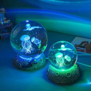 テーブルランプクリスタルボールナイトライト輝く海のクラゲ宇宙飛行士テーブルランプUSB雰囲気テーブルデコレーションキッドギフトナイトランプ