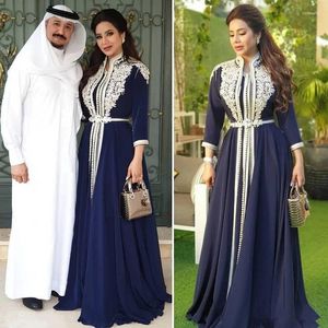 Partykleider Marine Blue Muslim Prom Formal mit Ärmeln 2024 Arabisch Kaftan Caftan Marokko Abaya Spitzen Anwendung Abendempfang Kleid