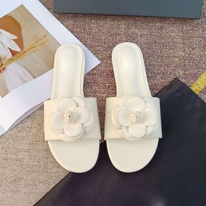 Flower Camellia Designer tofflor Bowknot Fashion Italy Luxury Slides Sandaler For Womens Ladies Youth Summer Sliders Shoes Flat Leather Mules Claquette 260