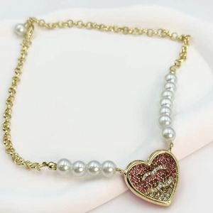 Crystal Heart Letter Pendants Designer Halsband Choker Märke smycken Lyxiga halsband Pärlkedjor Män kvinnor Bröllop födelsedagspresenter Fashion Accessory