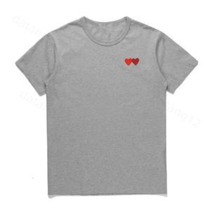 Play Shirt Designer Thirt Cdgs Shirt Nuova Play Mens Shirt Designer Red Commes Heart Women Garcons S Badge des Quanlity TS Cotton CDG ricamo a manicotto corto 932
