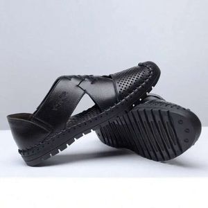 andningsbara hål ihåliga män antiskid sommarsandaler andas delad sandal läder trend fotled wrap mens casual loafer sko grossistskor k5bl# 462 s 19c4