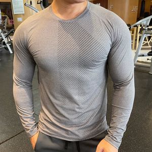 Jesień zima długi rękaw Mężczyźni bieganie fitness T-shirt swobodny komfort Szybki suchy sport kulturystyka na siłownię na zewnątrz koszule 240515